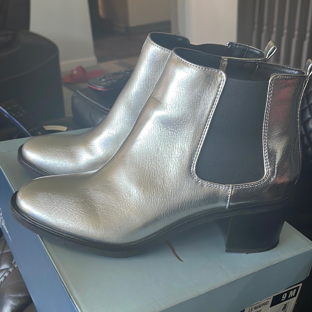 Silver & black Libby & Edelman boots